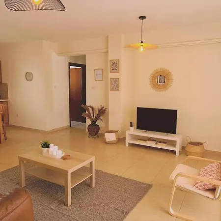 Sunny Palms Apartment *