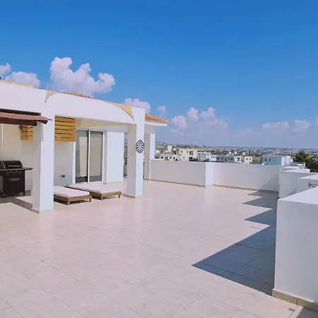 Sunny Palms Apartment