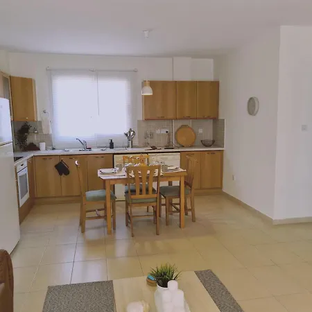 Sunny Palms Apartment
